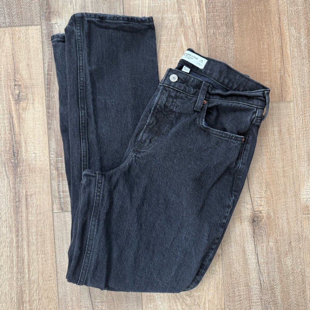 Abercrombie & Fitch Women’s Curve Love Mid Rise 90s Straight Jean Black Wash
